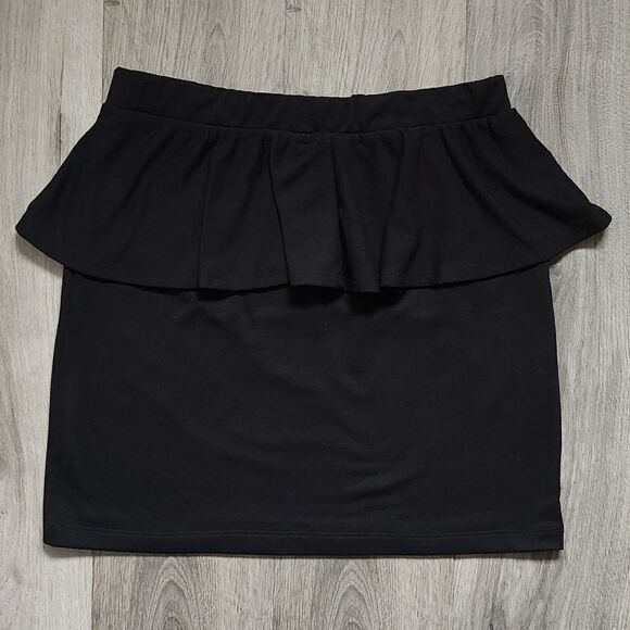 Women's Garage Size Large Black Peplum Skirt - Picture 3 of 5